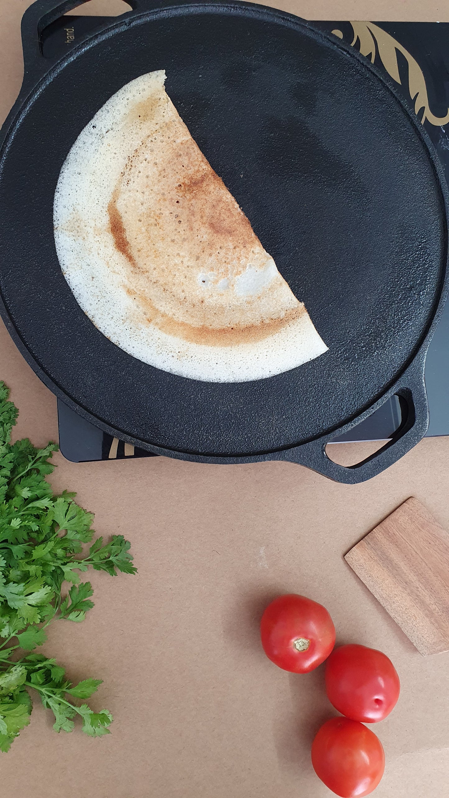 Pre seasoned large cast iron tawa